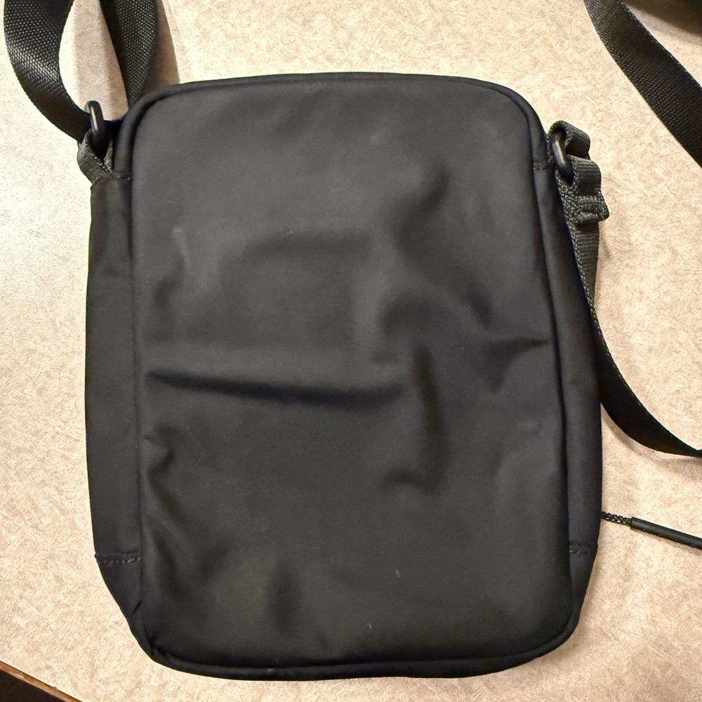 Lululemon crossbody bag - Picture 3 of 3